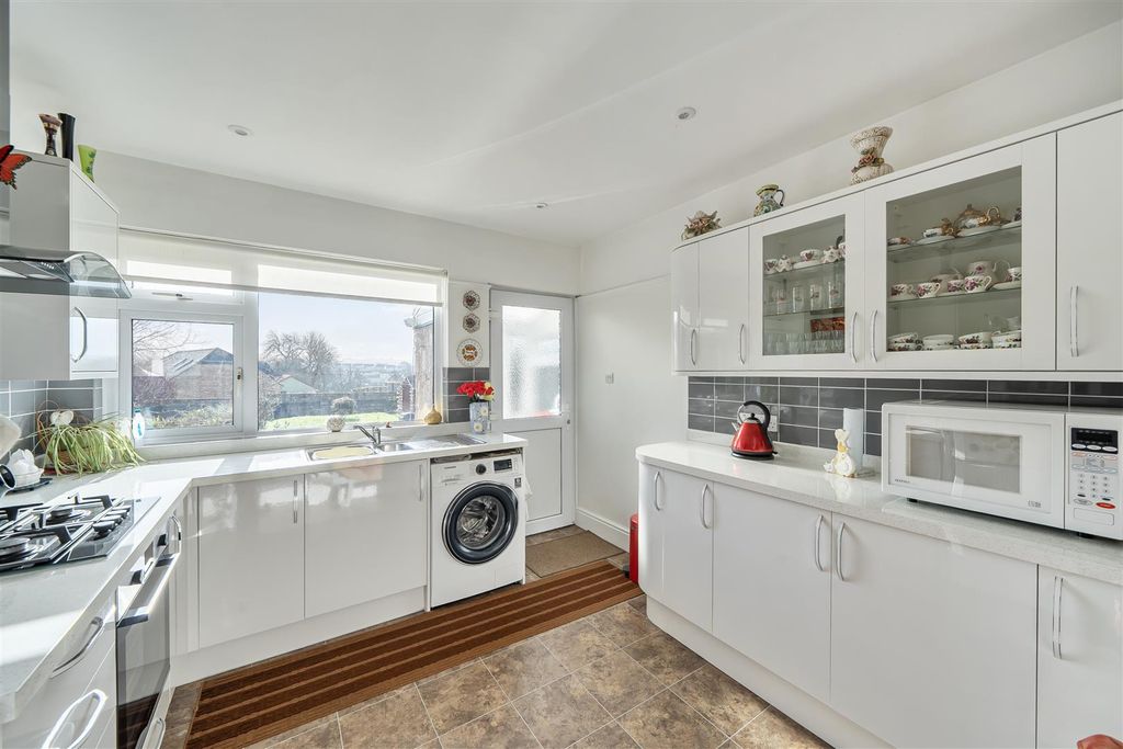 Property photo 2 of 15 Kitchen