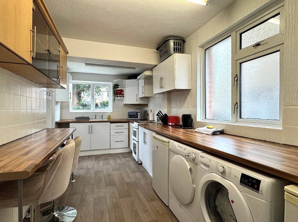 Property photo 2 of 14 Kitchen