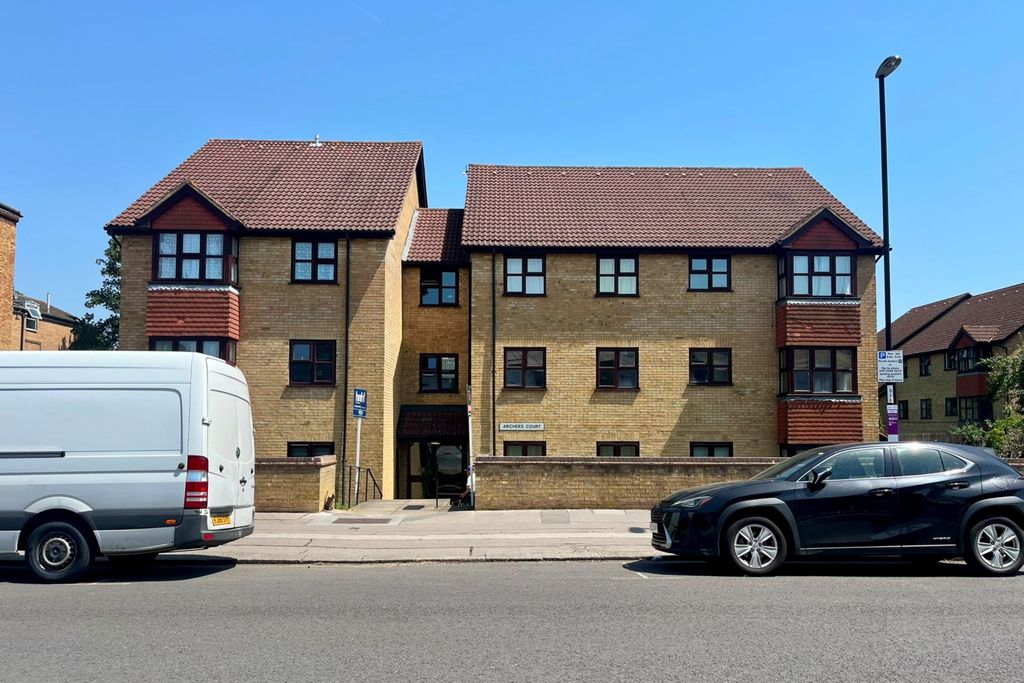 Property photo 2 of 9 Flat 5 Archers Court, 13, Nottingham Road, Croydon Cr2 6Ln