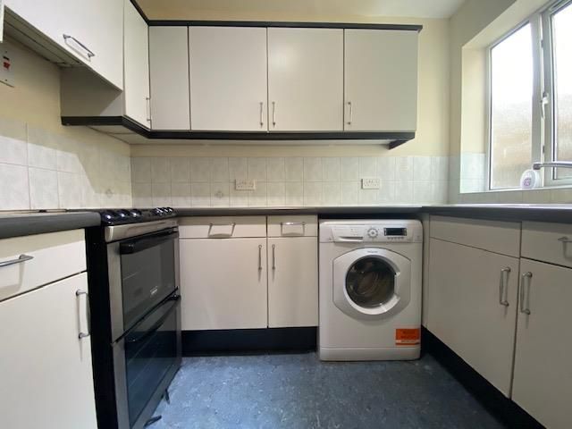 Property photo 2 of 7 Kitchen