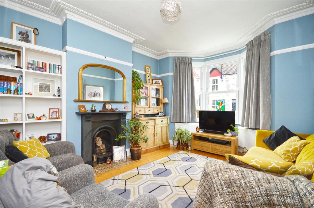 Property photo 2 of 29 Sitting Room