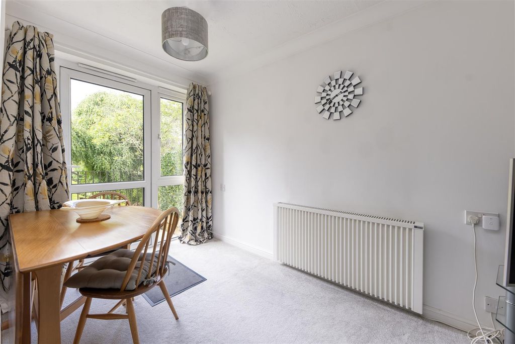 Property photo 2 of 13 Clachnaharry Court 0005.Jpg