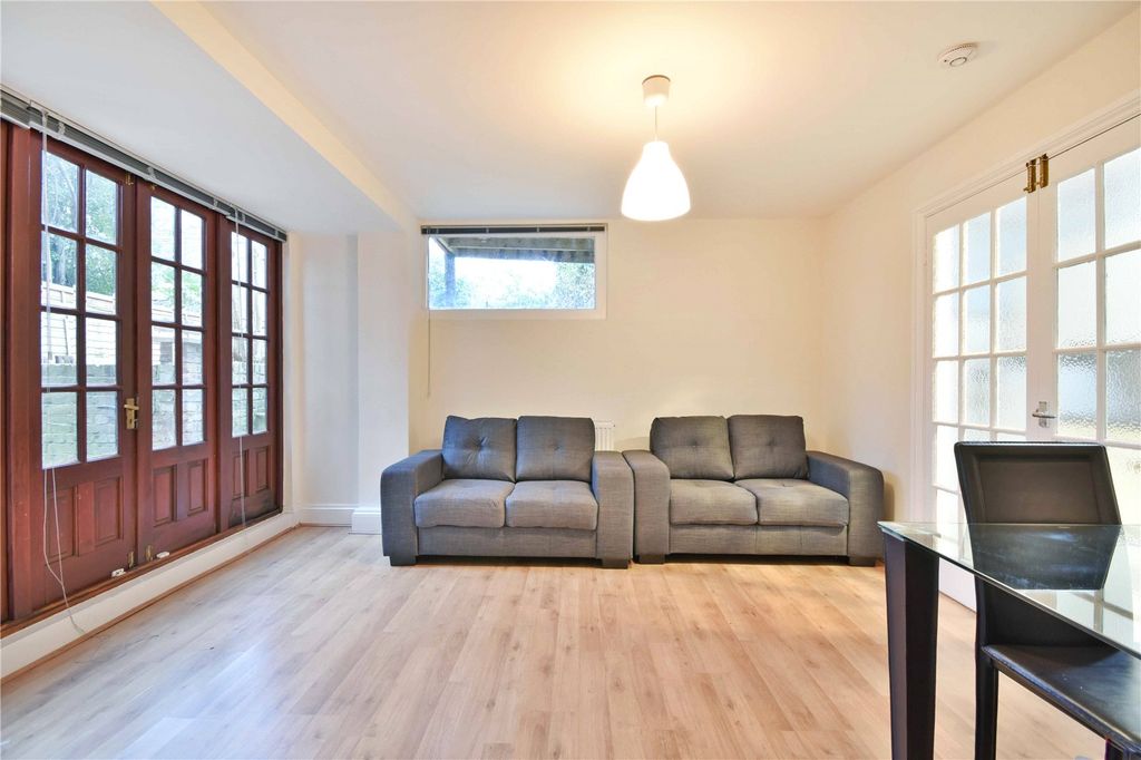 Property photo 1 of 16 Picture No. 24