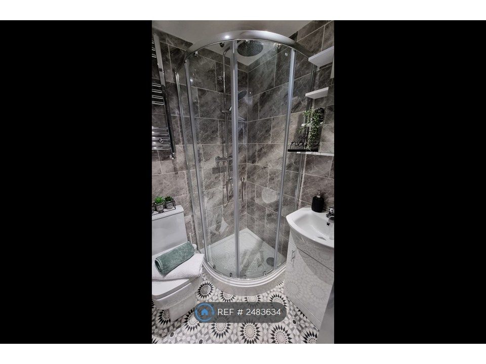 Property photo 3 of 28 En-Suite