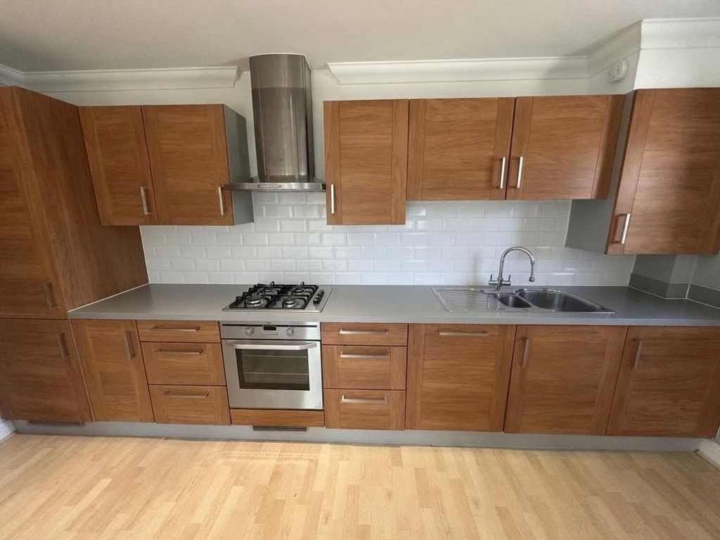 Property photo 3 of 7 Kitchen