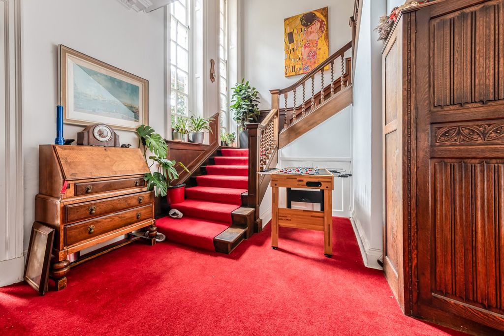 Property photo 3 of 28