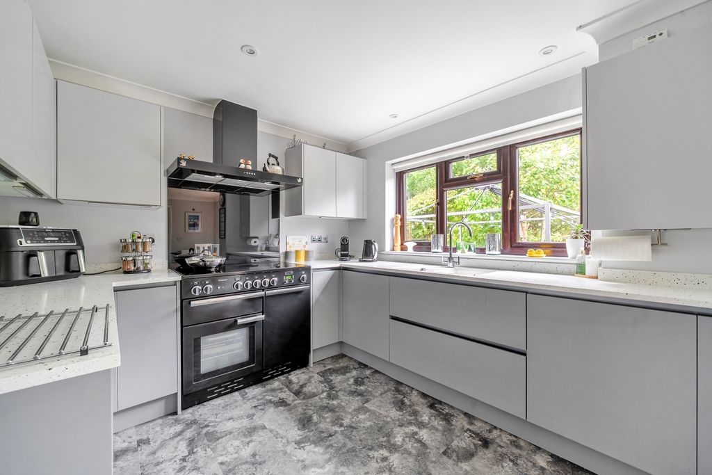 Property photo 2 of 27 1534367-4-1A120E393c711