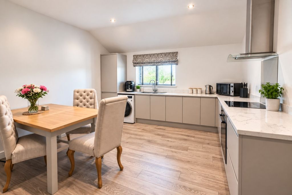 Property photo 2 of 8 5556931