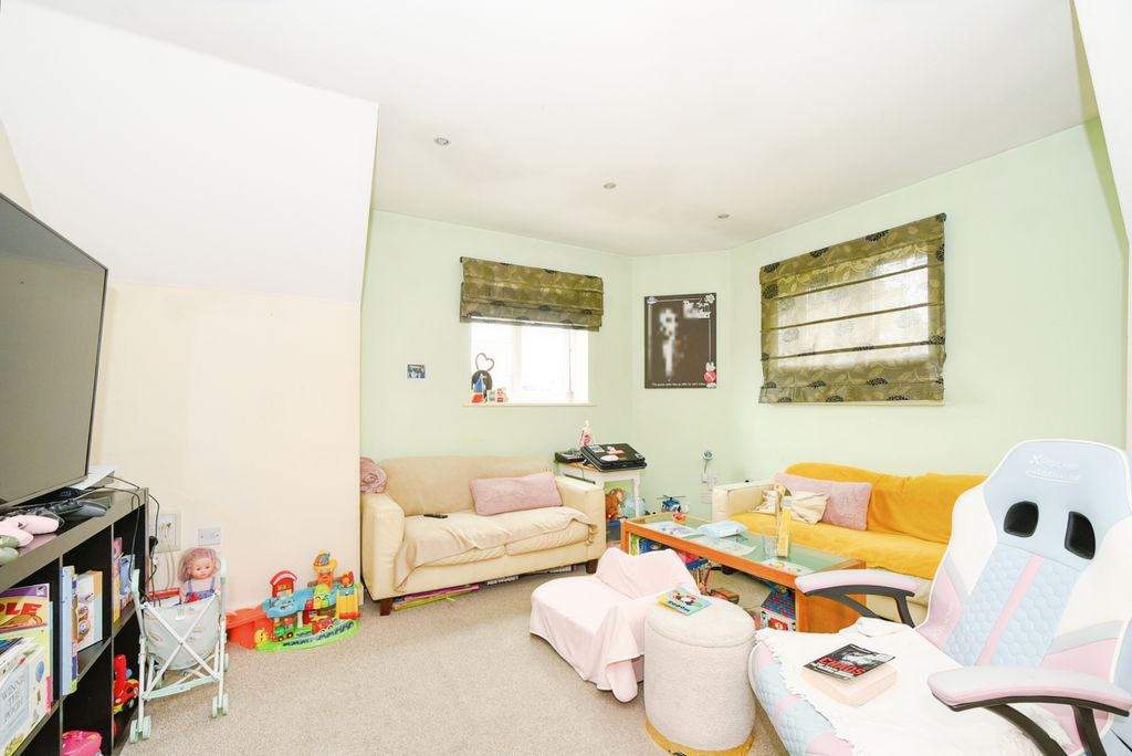 Property photo 3 of 13