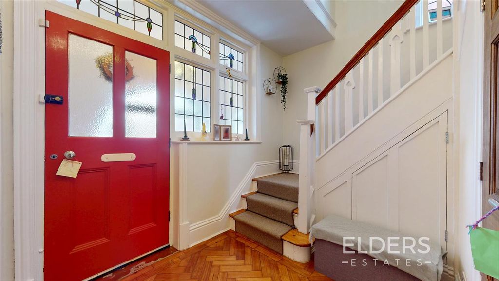 Property photo 3 of 20 Entrance Hall
