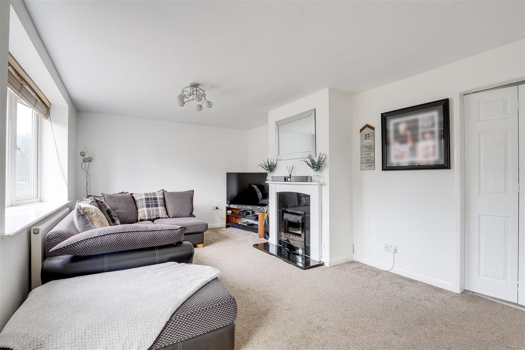 Property photo 3 of 18 10175.Jpg