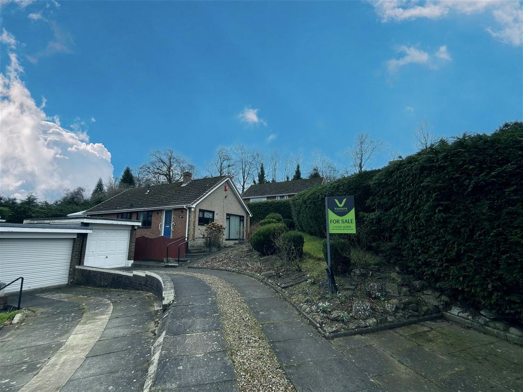 Property photo 1 of 13 Externally