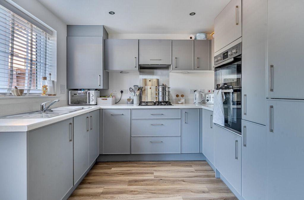 Property photo 3 of 20 Kitchen