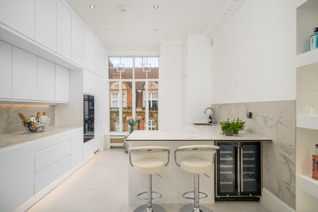 Property photo 3 of 9 40 Montagu Mansions, W1U, Martin & Co, Web (4)