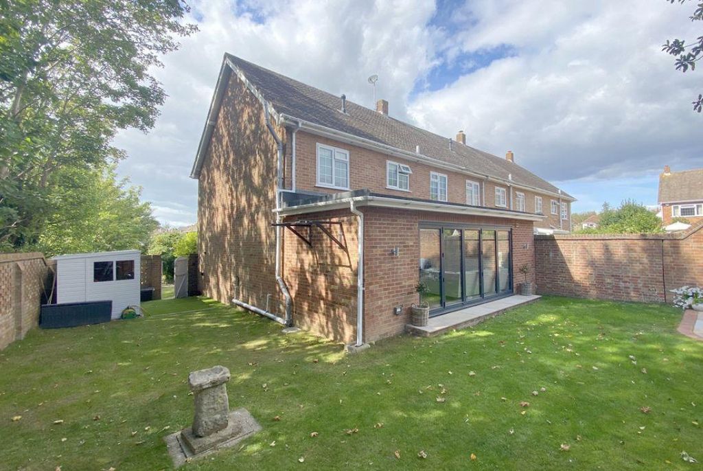 Property photo 3 of 13 6 St Annes Gardens Rear Garden.Jpg