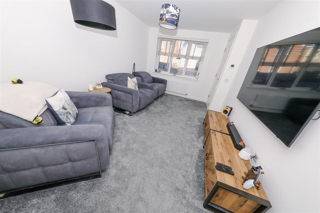 Property photo 2 of 15 B