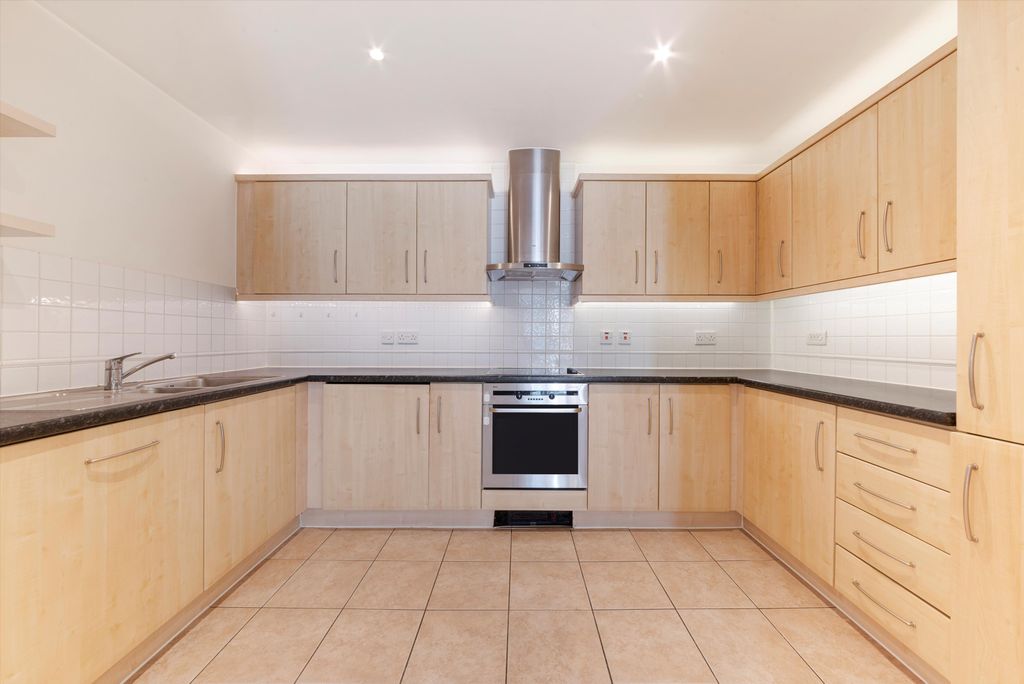 Property photo 2 of 16 Image