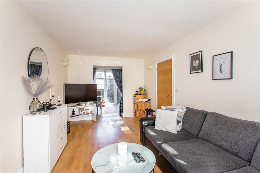 Property photo 3 of 13 Reception