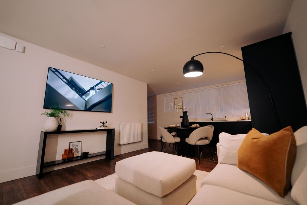 Property photo 2 of 12 Apartment 6