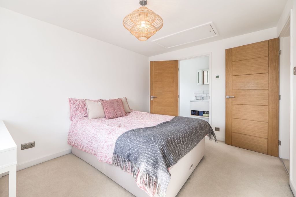 Property photo 3 of 43