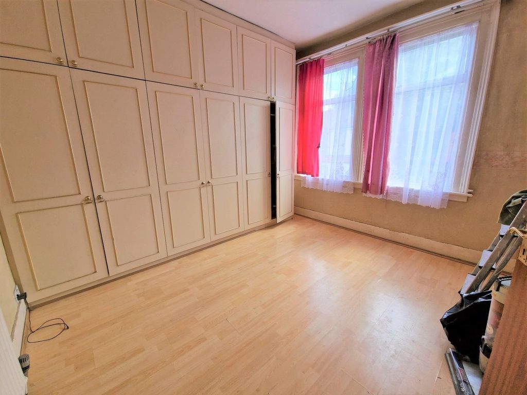 Property photo 2 of 8
