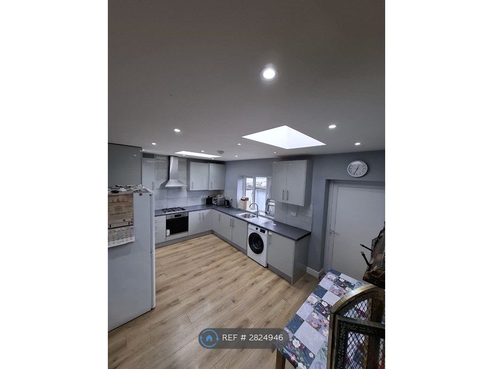 Property photo 1 of 17 Kitchen