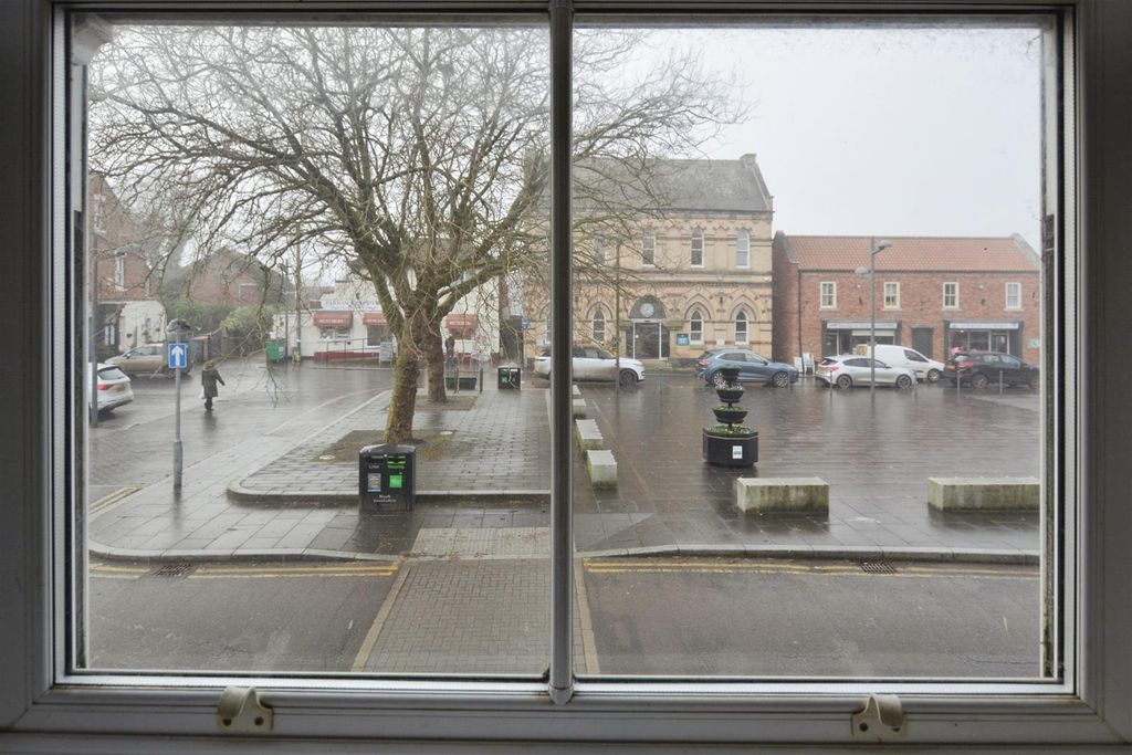 Property photo 1 of 10 Front