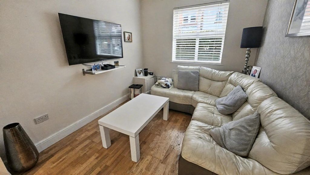 Property photo 2 of 11