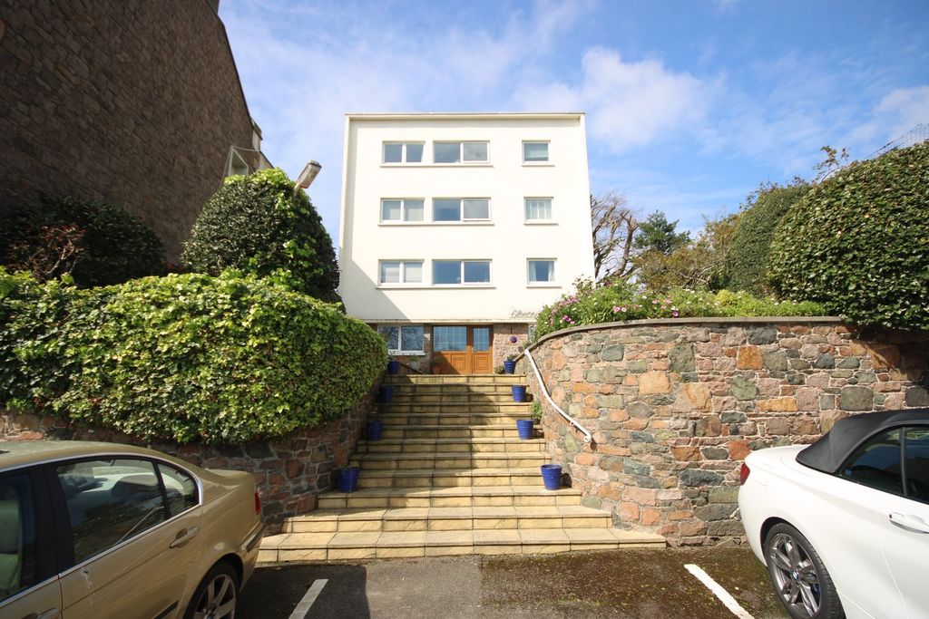 Property photo 1 of 25