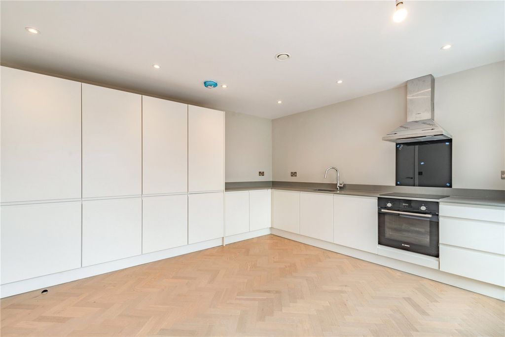 Property photo 3 of 10 Kitchen