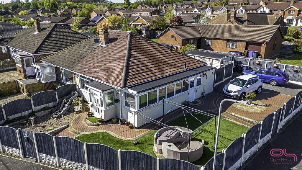 Property photo 2 of 35 Clay Street, Stapenhill (2).Jpg