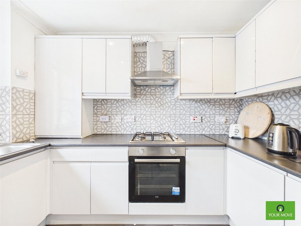 Property photo 2 of 8 Kitchen