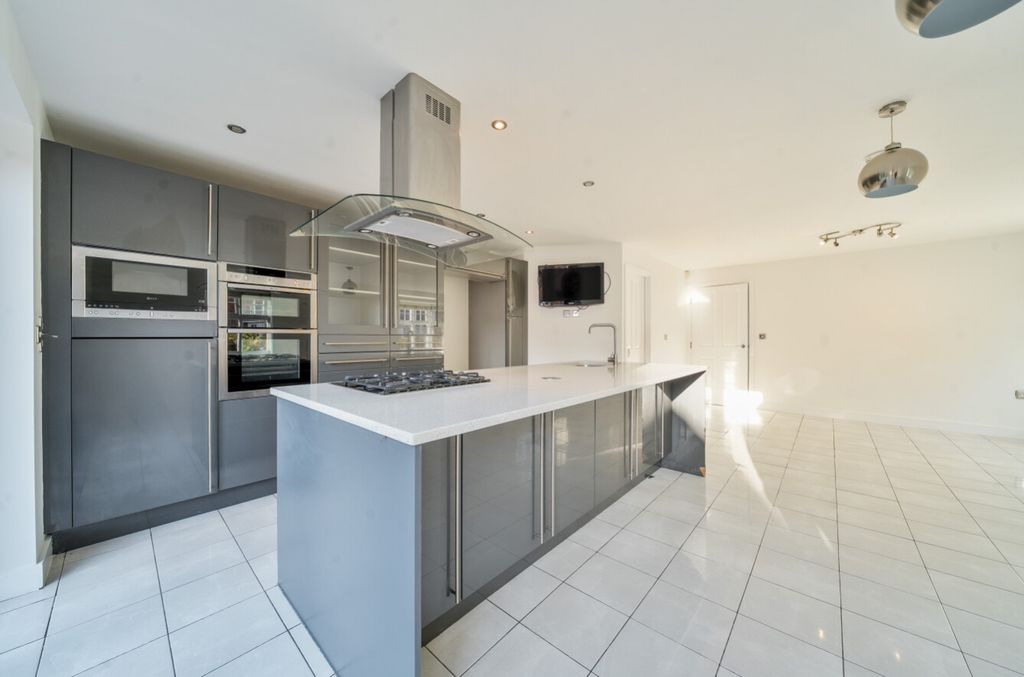 Property photo 3 of 25 1372941-22-68Fb60Dd2B851