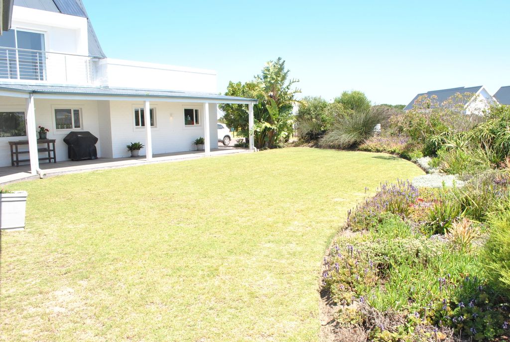 Property photo 2 of 38