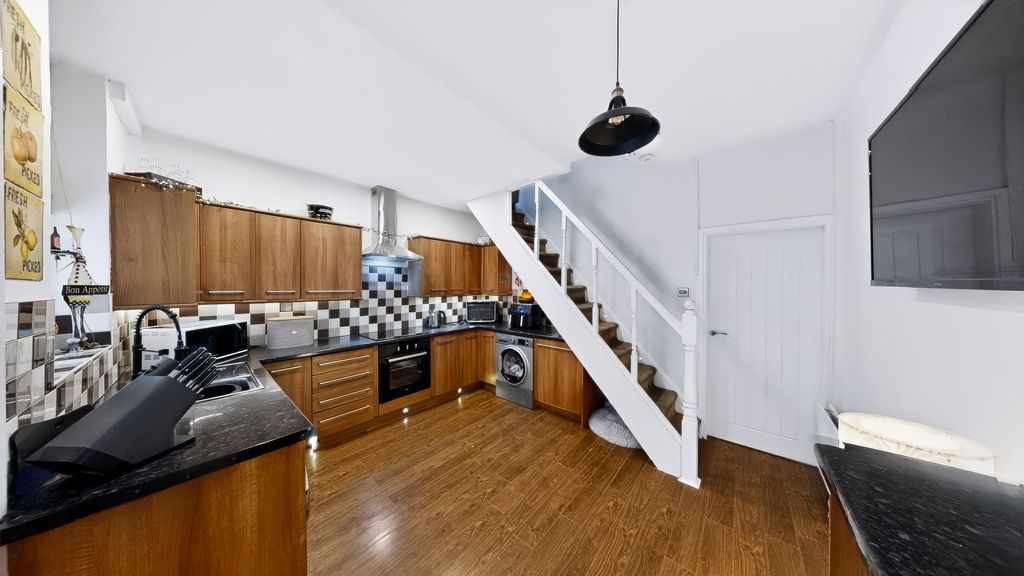 Property photo 3 of 13 Kitchen