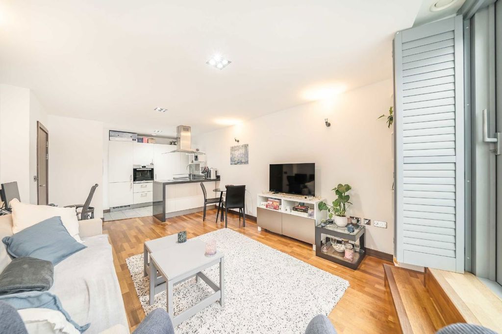 Property photo 3 of 7