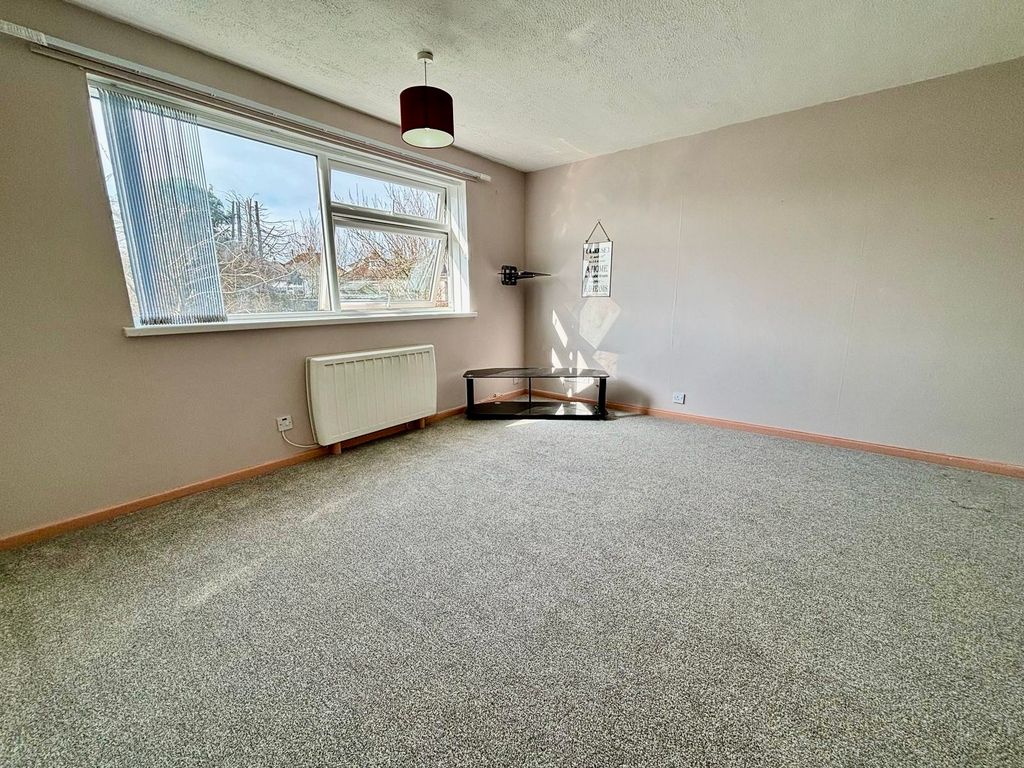 Property photo 2 of 9 Lounge