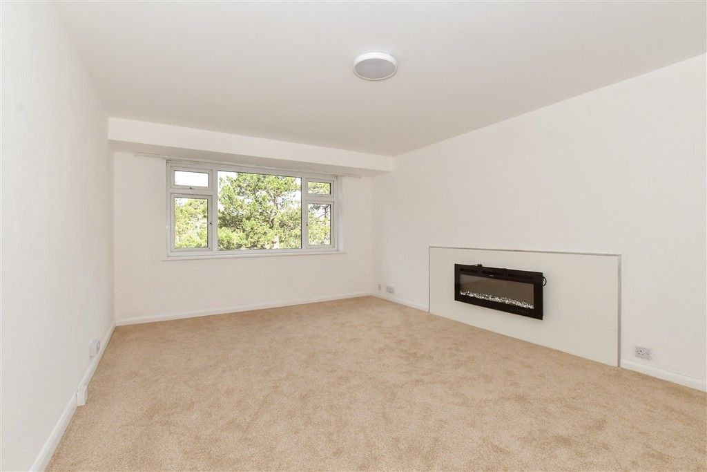 Property photo 3 of 11 Lounge/Dining Room
