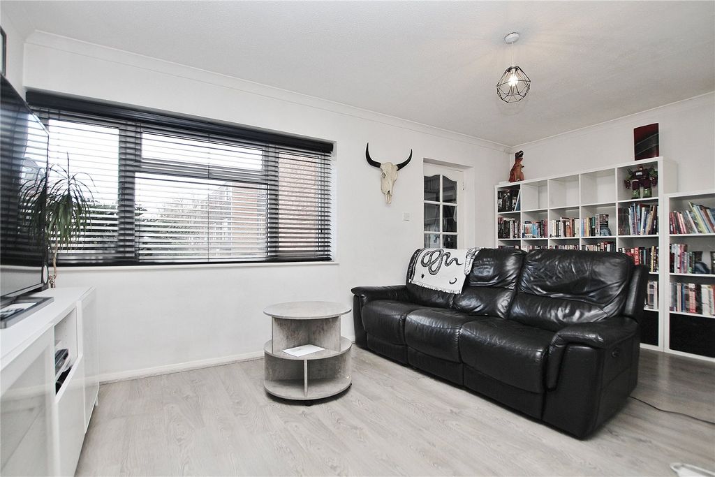 Property photo 2 of 18 Picture No. 13