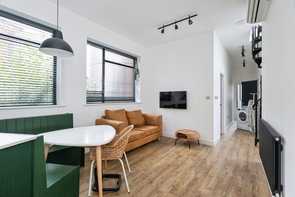 Property photo 3 of 17 Pbox-Img.Jpg