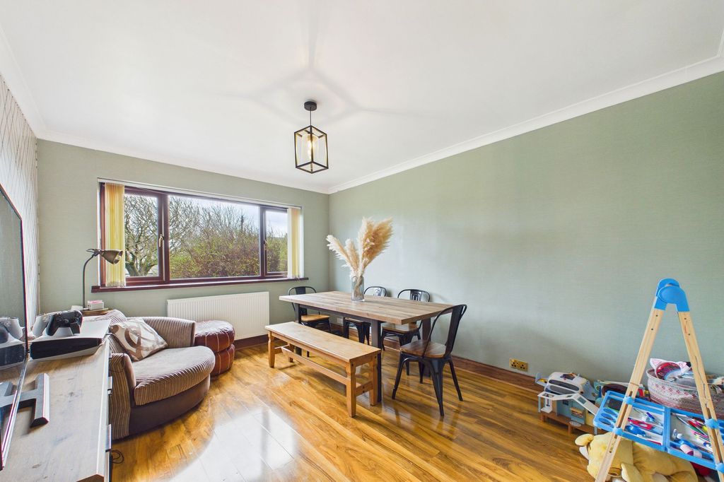 Property photo 3 of 27