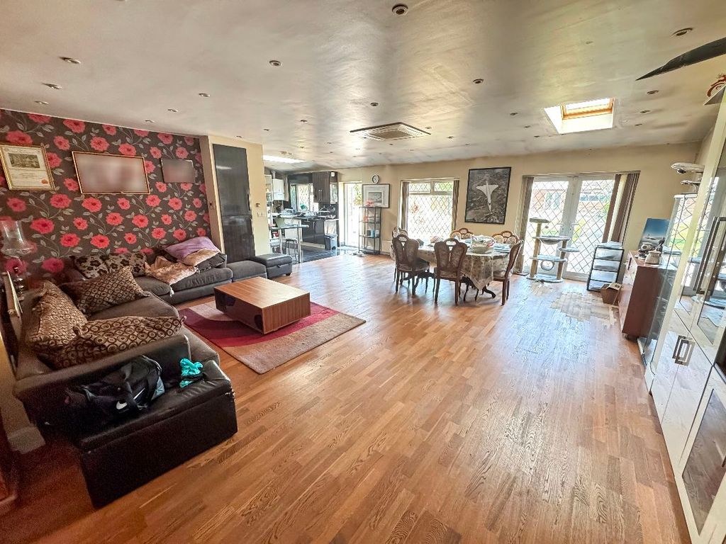 Property photo 2 of 26