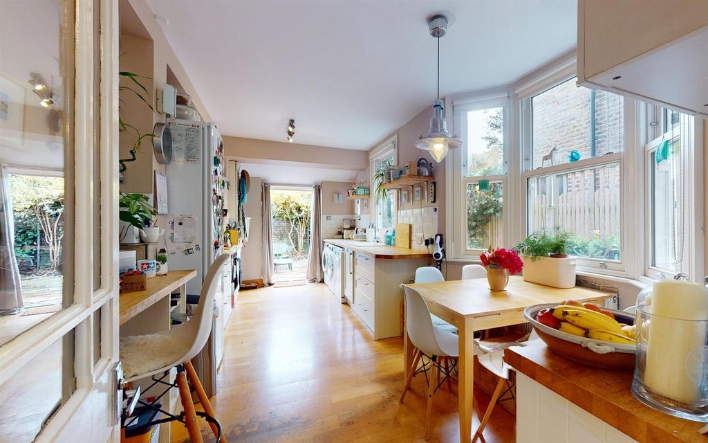 Property photo 2 of 12 House For Sale E15 Barrain London Estate Agents