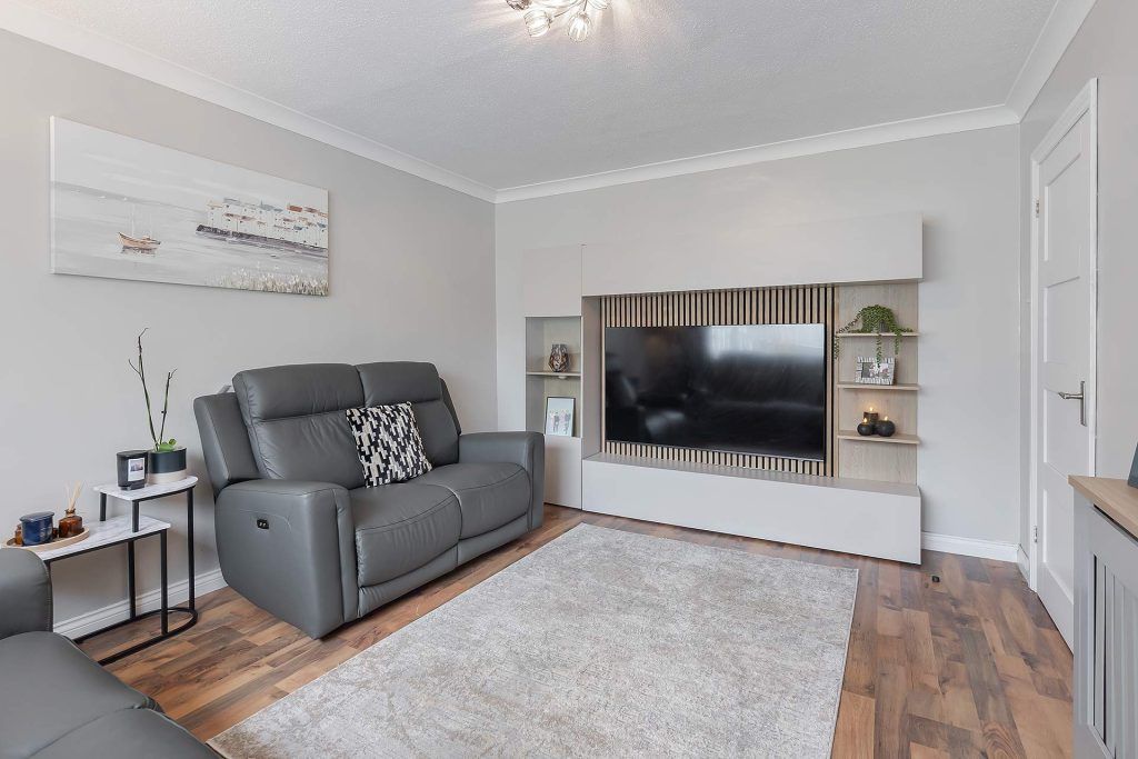 Property photo 2 of 32