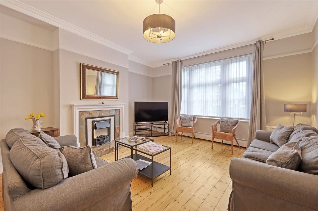 Property photo 2 of 21 Sitting Room