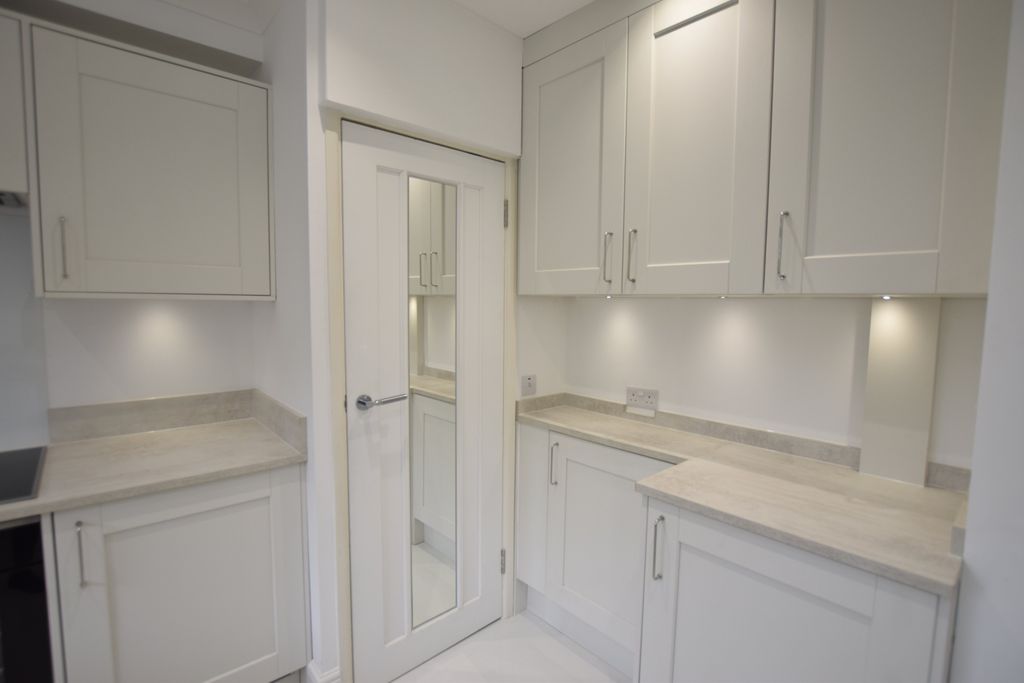 Property photo 2 of 14 Kitchen 1