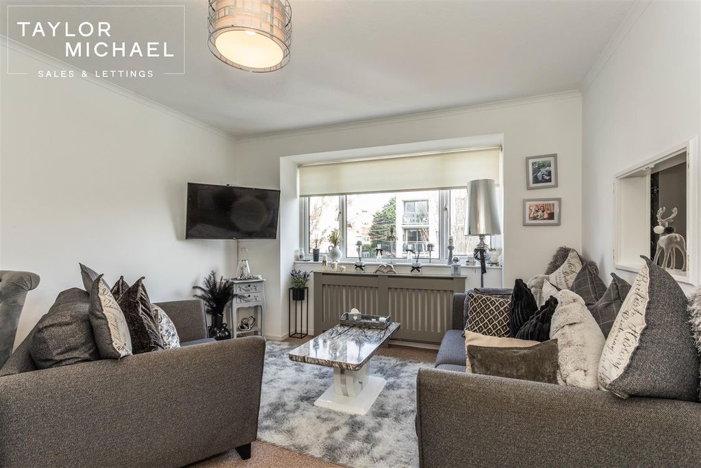 Property photo 2 of 21 Living Room