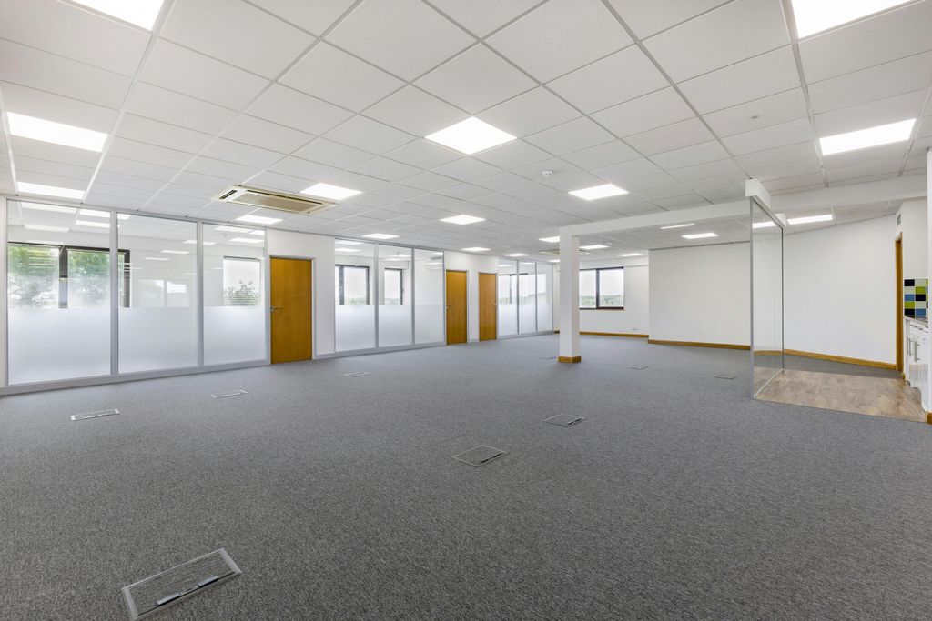 Property photo 2 of 17 96419_2Bellbusinessparksmeatonclose  26.Jpg