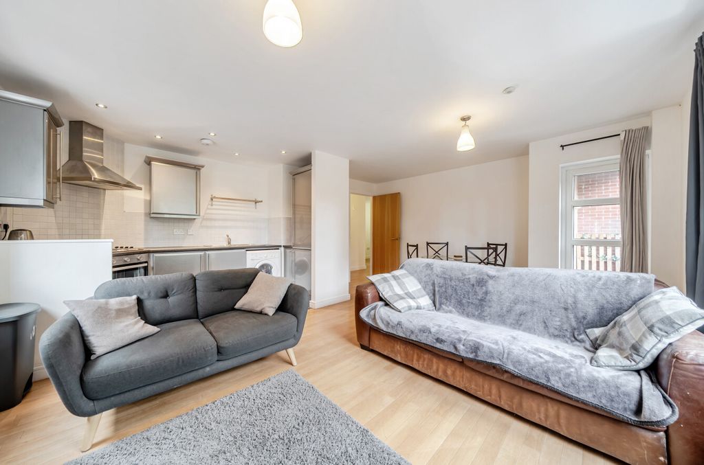 Property photo 2 of 22 1498946-12-6A7328...