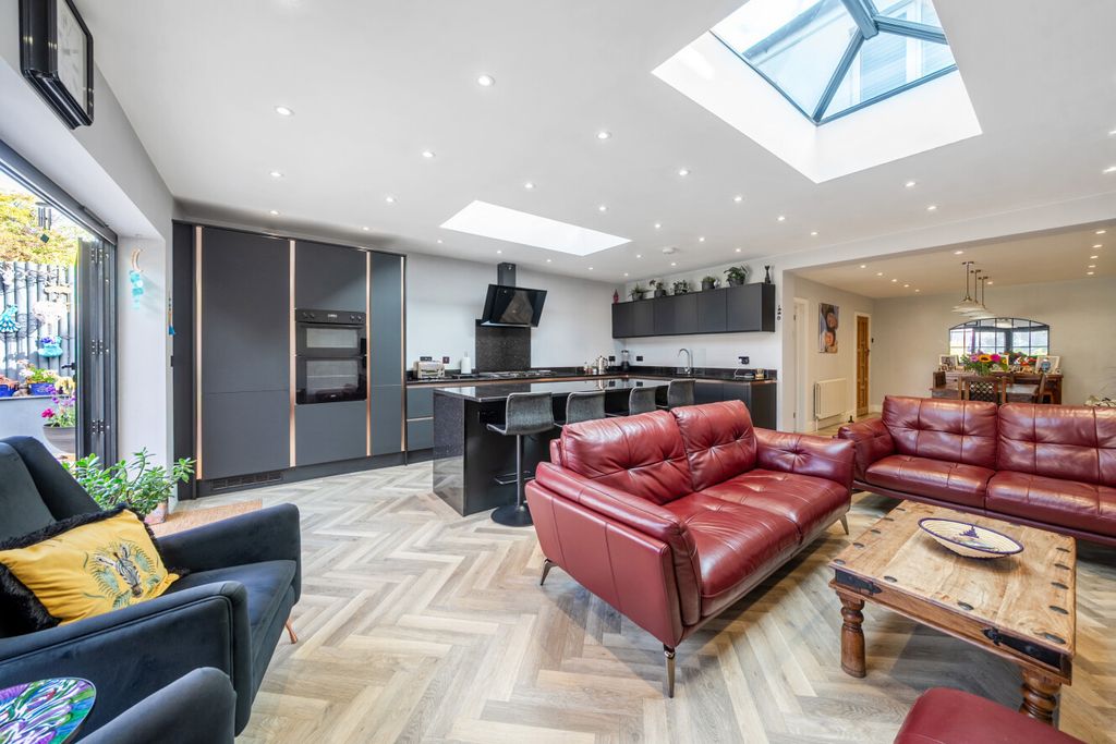 Property photo 3 of 19 1524150-14-6Ab39A...